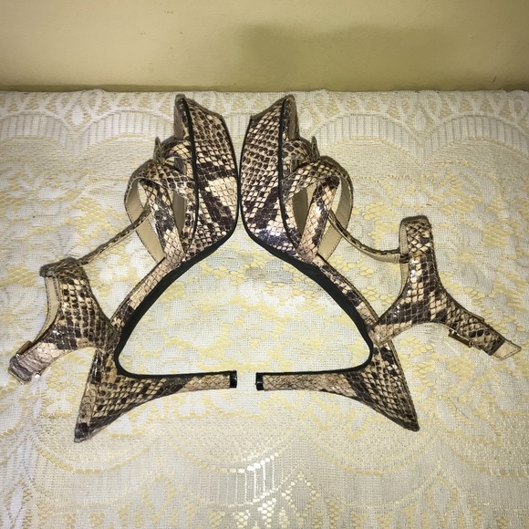 BCBGeneration Tan Brown Reptile Snake T strap Platform Heel Shoes - Picture 6 of 10